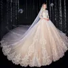 Nuovi arrivi Collo alto Manica tre quarti All Over Appliques Pizzo Abiti da sposa con abito da ballo lucido super splendido