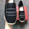 النساء غير الرسمي أحذية مصممة فاخرة جودة حقيقية البقر البوتيك البوتيك النبيل العلامة التجارية ESPADRILLES أحذية رياضية مسطحة الحجم 34-42 مع صندوق
