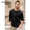 KUEGOU 2022 Autum 100% cotone Plain Black White Print T Shirt per uomo Tshirt T-shirt marca T-shirt manica lunga T-shirt Plus Size 88057 T220808