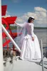 ヴィンテージホワイトボールガウンウェディングドレス長袖シュープネックブライダルガウンビクトリア朝のコルセットプラスサイズの床の長さの女性のための床の長さのウェディングドレス