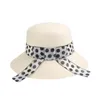 Широкие шляпы соломенное солнце для женщин Элегантная панамская кепка с точечной лентой на летнем летнем туристическом ведре шляпа в стиле в стиле в стиле