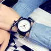 腕時計ファッションラウンドクォーツシンプルな革新的なダイヤルウォッチレザーストラップ防水防止用の腕時計女性ヘクト用ファッショナブルな時計