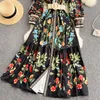 Primavera Nuevas mujeres en la linterna O-cuello Flores estampadas de manga larga Uno de lecho con cinturón Royal Style Maxi Long Vestido