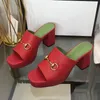 Sandali firmati con fibbia in metallo e pantofole in pelle alla moda comode scarpe da donna estive con tacco alto rosso formale