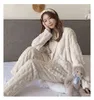 Pyjamas femmes automne et hiver nouveau Ins flanelle corail polaire Plus velours épaississement Service à domicile vêtements d'extérieur costume L220803
