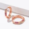 Hoop Huggie Yunkingdom Orecchini piercing placcati in oro rosa per donne con zircone rosso stile affascinante orecchie di alta qualità gioielli di alta qualità Huggiehoop