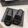 Novo designer mulheres malha sandália plana chinelo sexy moda corrente dourada cinta de couro chinelos slides flip flops mule mulheres diariamente sandálias de deslocamento tamanho 35-40