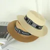 Trendy Luxury Designer Letter Round Flat Top Beach Hat Lady Lady Boater Caps Panamá de paja Fedora Women039s Travel Bucket H3420076