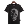 pleinxplein Erkek T-Shirt kafatasları metal harfler işlemeli deri plein planı avrupa moda trendi yuvarlak boyun pp Gömlek beyaz ve siyah