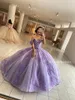 2022 Lilac Princess Ball Vestido Sweet 16 Dresses Quinceanera para mulheres Floral Aplielue Lace fora do ombro Organza de vestido formal de baile de baile