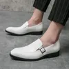 Nya brittiska mäns White Black Monk Slip On Strap Oxford Shoes Moccasins Wedding Prom Homecoming Party Footwear Zapatos Hombre