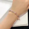 Nya fashionabla armband Kvinnor Bangle Luxury Designer Letter Armband Crystal Rose Gold Plated rostfritt stål Bröllopsälskare Gif259D