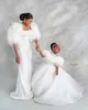 2022 Bianco Lussuoso Ball Gown Flower Girl Abiti Piuma Tulle Lilttle Bambini Compleanno Pageant Abiti da sposa ZJ517