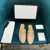 2022 hot shoe Classic Half Slipper Luxury Designer Beach Flat Tofflor med Premium lädertyg Bokstavsmönster Gratis med kartong