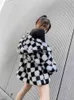 ファッション女性の黒い白いチェッカーボードパターンフェイクファーウォームコートフード付きファーファーファー冬服m201 T220810