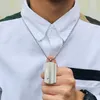 Hänghalsband mode och koreansk version av enkla titanstål inlagd singel zirkon med bokstäver lämpliga för mäns halsband