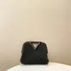 女性のための三角形のハンドバッグ新しいフォールドクラウド高品質のレザーショルダーデザイナー財布クロスボディクラッチ220717