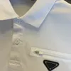 Luxo 5A Camisa Masculina Lazer Clássico Trabalho Marca Camisa Carta Bordados Designs Bolso com Zíper Design Confortável e Respirável Detalhes Superiores Camisas Casuais de Verão