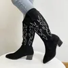 Kvinnor Western Cowboy Boots spetsade kvinnors skor Tryck på mitten av kalvstövlar Vinter Chunky Heel Wedges Knight Botas Feminina 220813