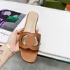 Designer Women Sandals New 2023 Luxury Low Heel Slippers Fashion Märke Interlock Cutout Leather Sandal Classic Womens Slippers