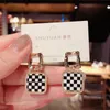 À la mode noir blanc treillis doré géométrique carré damier boucles d'oreilles pendantes pour les femmes mode bijoux Vintage boucles d'oreilles cadeau