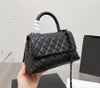 夏の女性の財布とハンドバッグ2022新しいファッションカジュアルな小さな正方形のバッグ高品質のユニークなデザイナーショルダーメッセンジャーバッグH0384