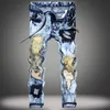 Личность раскрасной патч Mens Jeans Мода повседневная чернила отверстие прямая тонкая стройная брюки разорванная уличная одежда