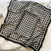 70x70cm Simple Designer Grille Imprimer Floral Foulard En Soie Bandeau pour Femmes Mode Longue Poignée Sac Foulards Paris Épaule Fourre-tout Lage Tête De Ruban