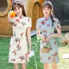 섹시한 인쇄 새틴 미니 Qipao 전통 중국 여성 짧은 소매 만다린 칼라 드레스 매일 학생 청자 민족 의류