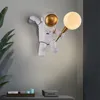 Нордическая светодиодная индивидуальность астронавт Луна Дети 039S Комната настенная лампа кухня столовая спальня изучение балкона проход лампа Decorati9844679