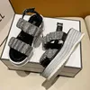 Sandaler Kvinnor 2022 Summer Luxury Rhinestone Belt Buckle Semi Slippers Thick Soled Muffin Bottom Fashion Extern Sandasandals