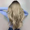 Długa falista syntetyczna peruka dla kobiet z bocznymi grzywkami Ombre Gray Brown Blonde Peruki Cosplay Codzienne naturalne włosy odporne na ciepło