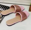 نساء النعال المعدنية مشبك رجعية شقة القاع الصنادل الإناث الصيف 2022GG Classic Comfort Beach Outdoor Ladies Shoes