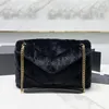 Bolsos de hombro Bolso de mensajero Diseñador Crossbody Bolsos de nylon Bolso con solapa acolchada Moda Mujer Totes Cadenas impresas de calidad superior Señora Banquete de cuero genuino Negro