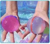 Nya barn slåss mot vattenpolo leksaksfest bada utomhus strand simning pool bomb ballong vattenfall boll för barn