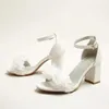 Beyaz çiçekler kadın pompalar düğün ayakkabıları yaz zarif ayak bileği bayanlar sandal moda açık ayak parmağı tıknaz gelin partisi hee5783562