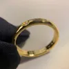 One Diamond Classic Style 18k Gold Wedding Ring Casal Ring Never Fade Luxury Brand Réplica Oficial com Box Rings Hipoalergênicos Requintados