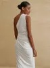 Hollow Out Women Midi Beach Jurk White One Shoulder Mouwloze Summer Y2K Sexy jurken Bodycon Party Nightclub 220629