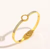 20Style 18K ذهبية مطلي بالفولاذ المقاوم للصدأ مقاوم للصدأ ، مصمم العلامة التجارية الفاخرة رسائل Bangle Men Women Metal Bracele المجوهرات الهدية