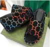 2022 Moda Zapatillas para mujer Diseñador Patrón Bordado Carta Playa Ocio Chanclas Sandalias de suela gruesa para mujer 35-40