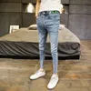 Jeans da uomo personalità maschile margherita ricamata denim stampato pantaloni slim coreani da uomo alla moda 2022 estate ritagliata matita per adolescenti