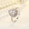 Pierścionki ślubne moda luksus kryształowy pierścionek zaręczynowy dla kobiet woda upuszcza biała sześcienna cyrkonia srebrna grupa bande