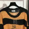 Kvinnors tröjor Designer 2022 Women's Loose Hollow Out Sweaters Knits Tops med randiga flickor Milan Runway Crop Top Shirt Brand High End Custom Long Stretch