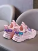 Zapatillas deportivas gruesas con estampado de letras para niños pequeños SHE