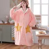 Kvinnors sömnkläder huva nattrock vinter korall fleece tecknad stjärna badrock över storlek flanellknapp nattklänning kvinnor förtjockar pyjamas