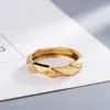 Bague de couple décontractée pour hommes et femmes, nouvelle lettre en acier titane, bagues de styliste, bijoux 2 couleurs unisexe, ornements de mode, cadeau