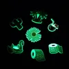 MOQ 50PCS Avocado Plant series Forma da boca Luminous croc sapato charms fivelas brilham no escuro Acessórios de decoração de sapatos fluorescente tamanco botão ajuste criança Sandálias