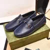 Sapatos casuais de luxo de couro genuíno novo designer de moda mocassins mocassins Sapatos de panos de sapatos homens respiráveis ​​tênis de direção leve 45 46