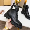 Designer Laureate Women Boots Brand Flamingos Love Arrow Medal Martin Boot Winter Genuine Leather Coarse High Heel Shoes Luxury Desert Chunky Heeled Booties Box G22