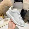 2022 Toppkvalitet Herrkvinnor Casual Shoes Leather Lace Up Platform Overized Sole Sneakers White Black Luxury Velvet Suede 35-45 sneaker